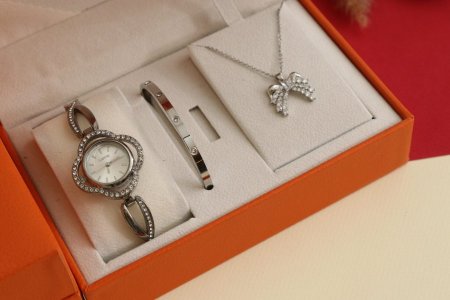 Women watche set -W.W.S.25